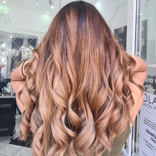 Kolorizacija kose duga kosa sa loknama u diva salonu